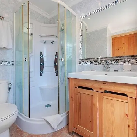 6 Bedroom A Very Short To Port Pollensa By Renthousing 빌라