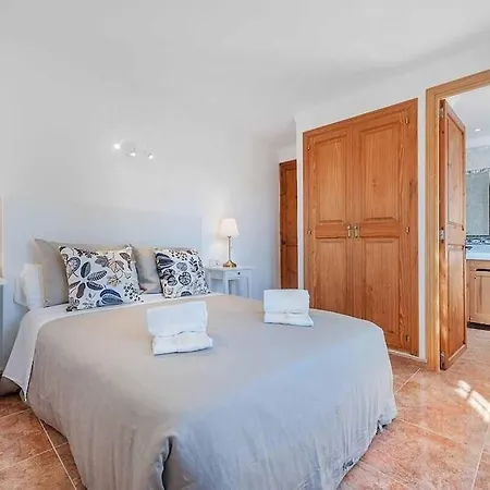 Villa 6 Bedroom A Very Short To Port Pollensa By Renthousing Port de Pollenca